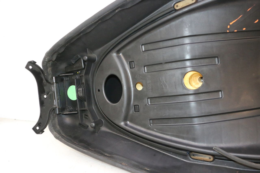 photo de SELLE PIAGGIO MP3 LT 400 (2007 - 2012) - Zoom état d’usage