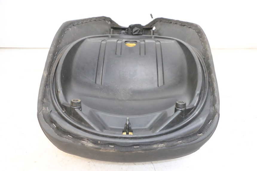 photo de SELLE PIAGGIO MP3 RL 250 (2007 - 2010) - Marquages et références