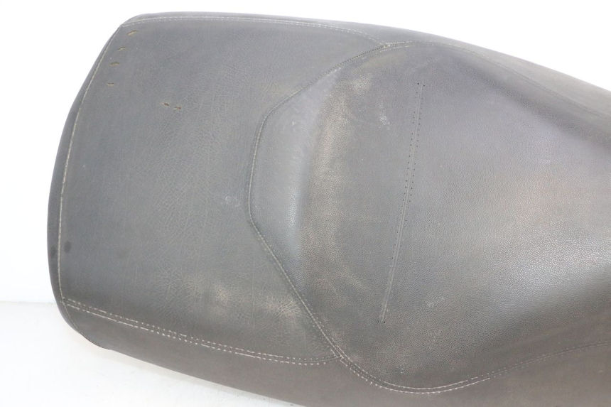 photo de SELLE PIAGGIO MP3 RL 250 (2006 - 2010) - Zoom état d’usage
