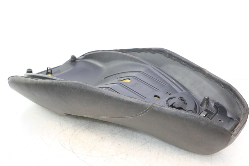 photo de SELLE PIAGGIO MP3 125 (2006 - 2014) - Points de fixation