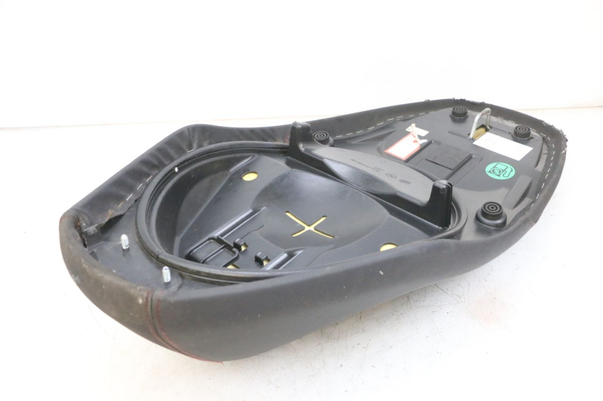 photo de SELLE YAMAHA NEOS NEO'S 4T 50 (2008 - 2016) - Points de fixation