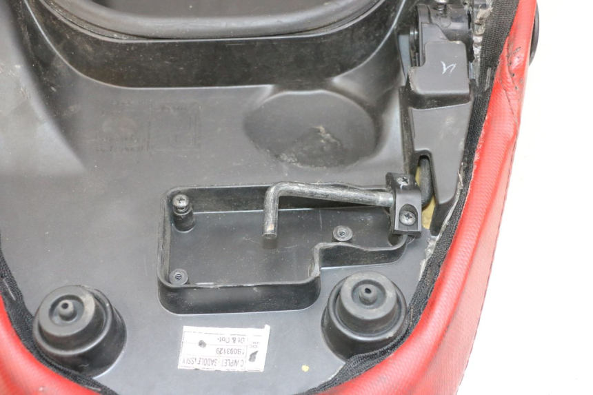 photo de SELLE PIAGGIO NEW TYPHOON 50 (2018 - 2021) - Détail de la pièce