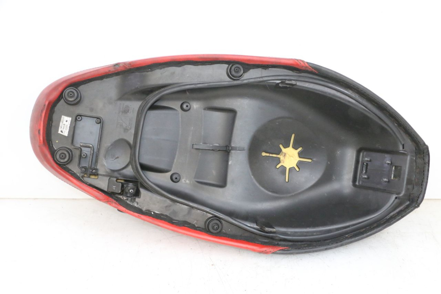 photo de SELLE PIAGGIO NEW TYPHOON 50 (2018 - 2021) - Zoom état d’usage