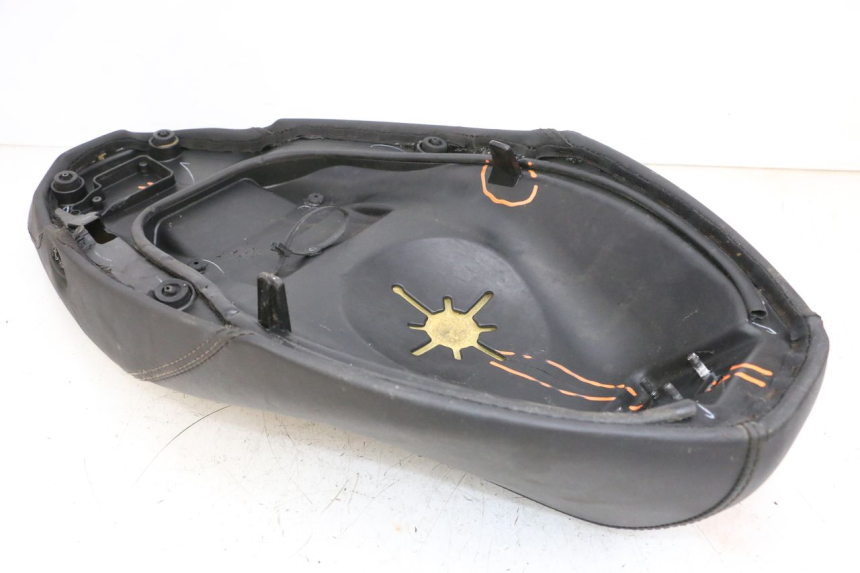 photo de SELLE PIAGGIO NEW TYPHOON 50 (2018 - 2021) - Inspection visuelle