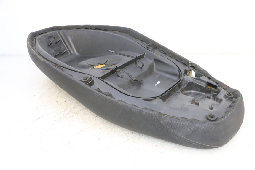 photo de SELLE PIAGGIO NEW TYPHOON 50 (2010 - 2017) - Autre angle de vue