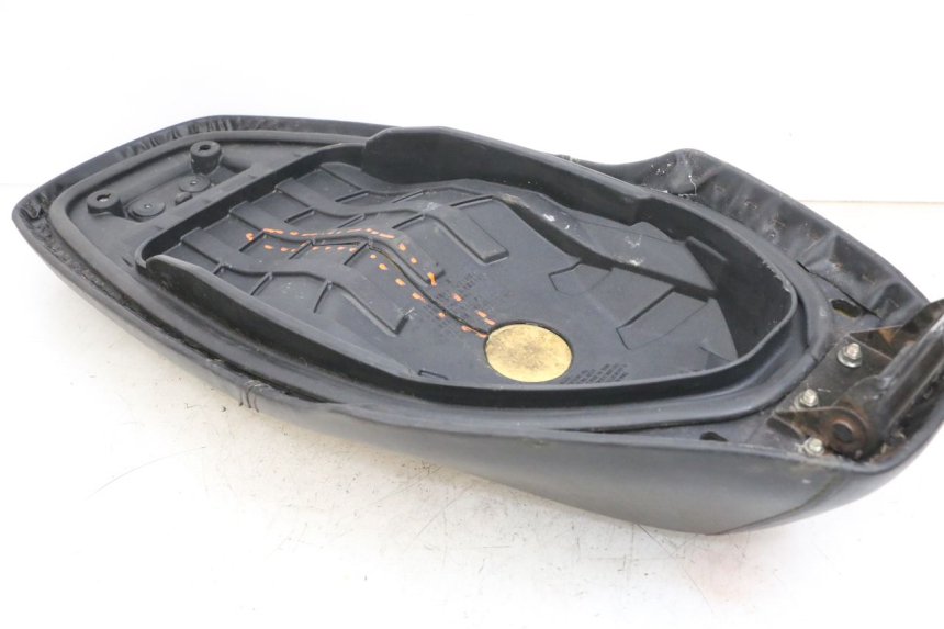 photo de SELLE SYM ORBIT III 3 4T 50 (2018 - 2021) - Gros plan technique