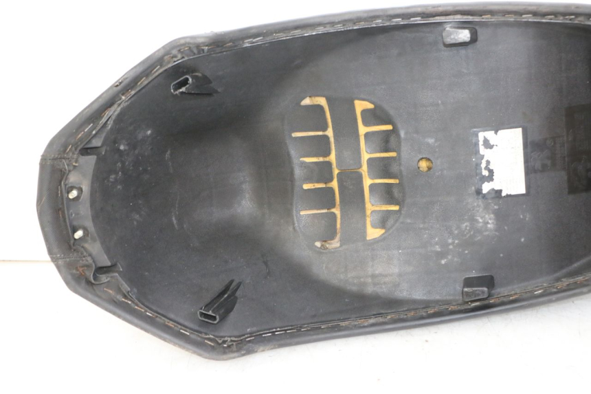 photo de SELLE PEUGEOT KISBEE 2T 50 (2010 - 2017)
