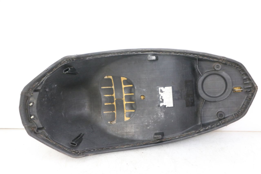 photo de SELLE PEUGEOT KISBEE 2T 50 (2010 - 2017)