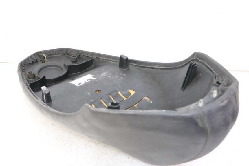 photo de SELLE PEUGEOT KISBEE 2T 50 (2010 - 2017)