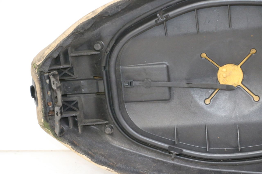 photo de SELLE PIAGGIO VESPA LX 150 (2005 - 2013) - Points de fixation