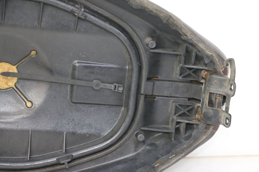 photo de SELLE PIAGGIO VESPA LX IE 125 (2010 - 2012)