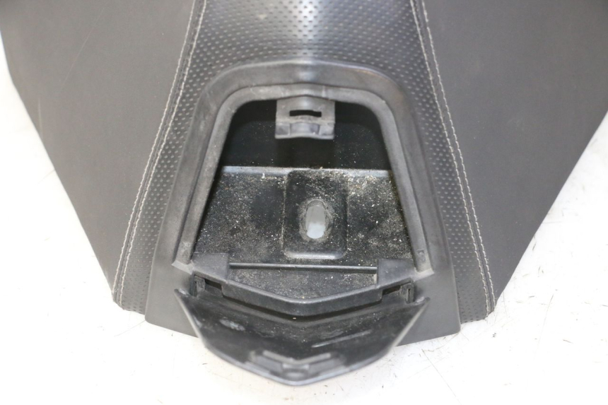 photo de SELLE PEUGEOT SATELIS 125 (2013 - 2018)