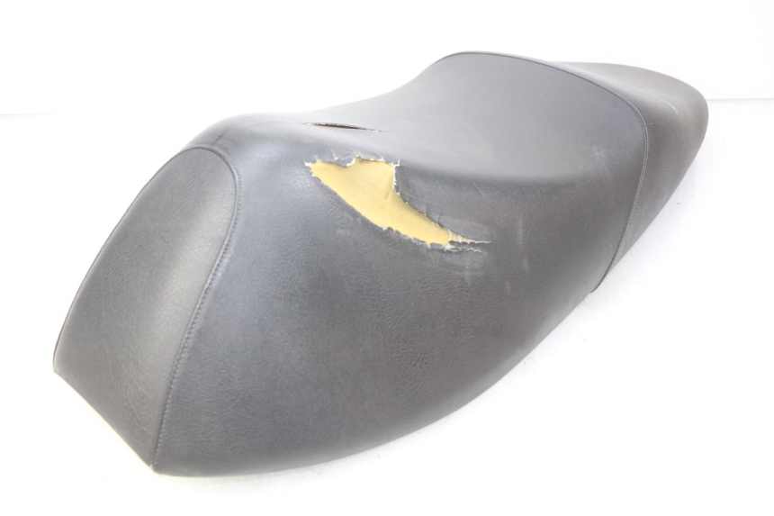 photo de SELLE SUZUKI SIXTEEN 125 (2008 - 2010) - Gros plan technique