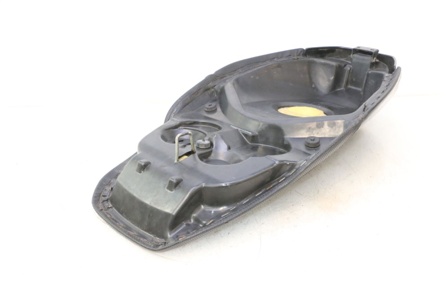 photo de SELLE PEUGEOT SPEEDFIGHT 2 AC 50 (2000 - 2009) - État de surface