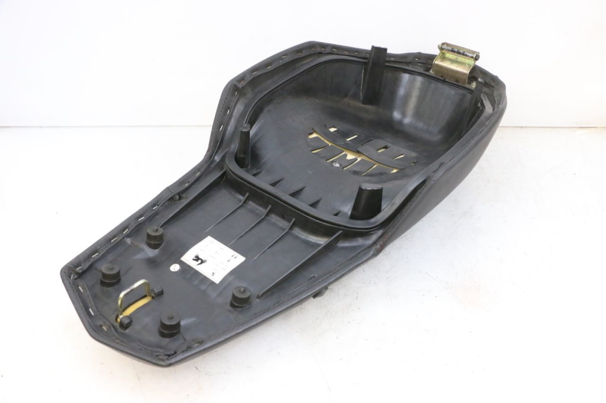 photo de SELLE PEUGEOT SPEEDFIGHT 4 4T EFI 50 (2021 - 2025) - Zoom état d’usage