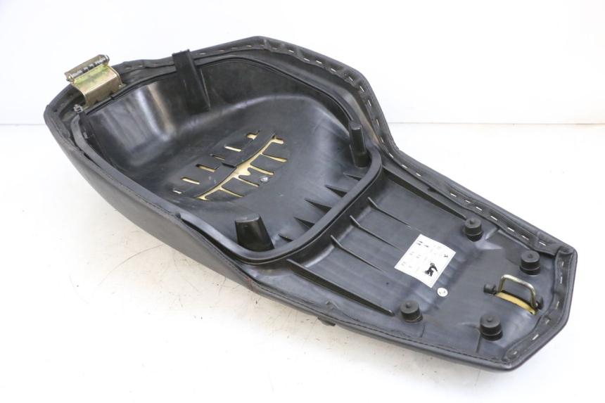 photo de SELLE PEUGEOT SPEEDFIGHT 4 4T EFI 50 (2021 - 2025) - Autre angle de vue