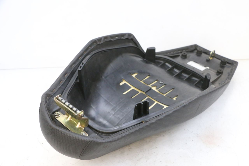 photo de SELLE PEUGEOT SPEEDFIGHT 4 4T EFI 50 (2021 - 2025) - Gros plan technique