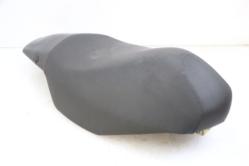 photo de SELLE PEUGEOT SPEEDFIGHT 4 4T EFI 50 (2021 - 2025) - Marquages et références