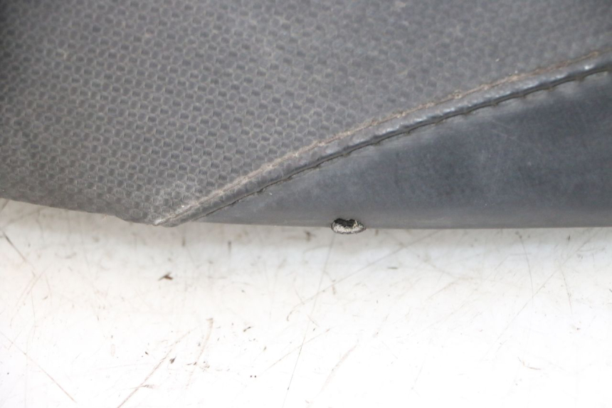 photo de SELLE PEUGEOT TREKKER 50 (1995 - 2004) - Détails caractéristiques