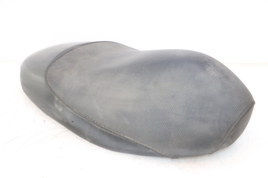 photo de SELLE PEUGEOT TREKKER 50 (1995 - 2004) - Photo complémentaire