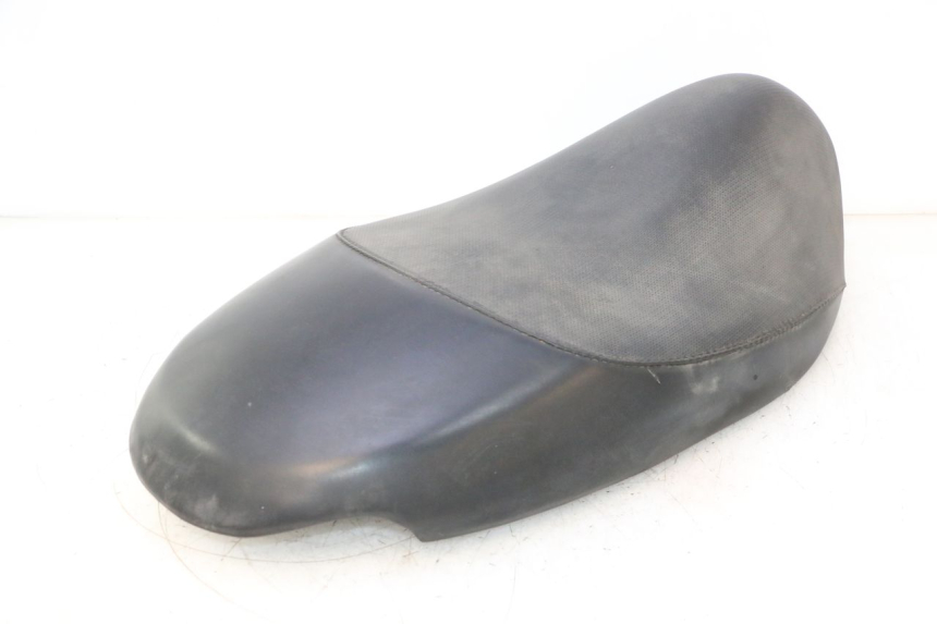 photo de SELLE PEUGEOT TREKKER 50 (1995 - 2004) - Focus structure