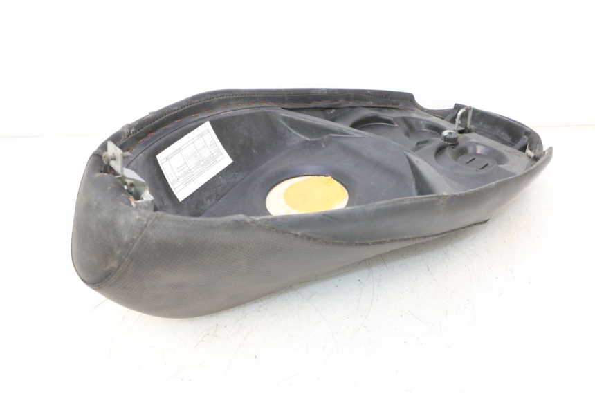 photo de SELLE PEUGEOT TREKKER 50 (1995 - 2004) - Autre angle de vue