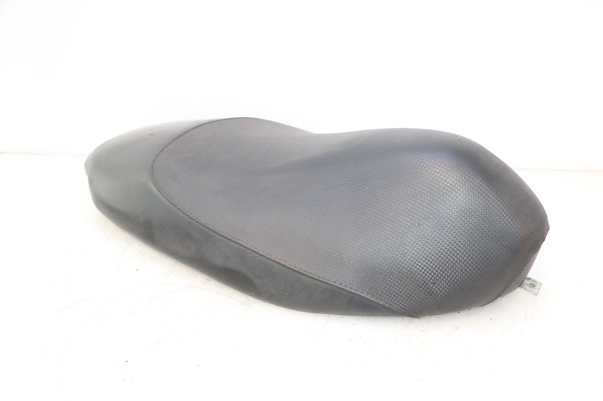 photo de SELLE PEUGEOT TREKKER 50 (1995 - 2004) - Détail de la pièce