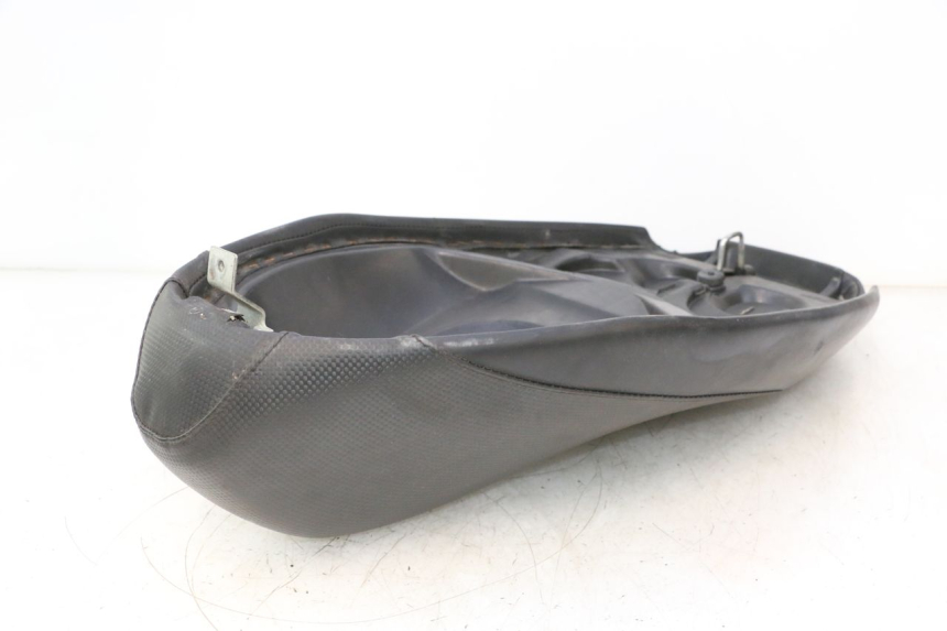 photo de SELLE PEUGEOT TREKKER 50 (1995 - 2004) - Détails caractéristiques