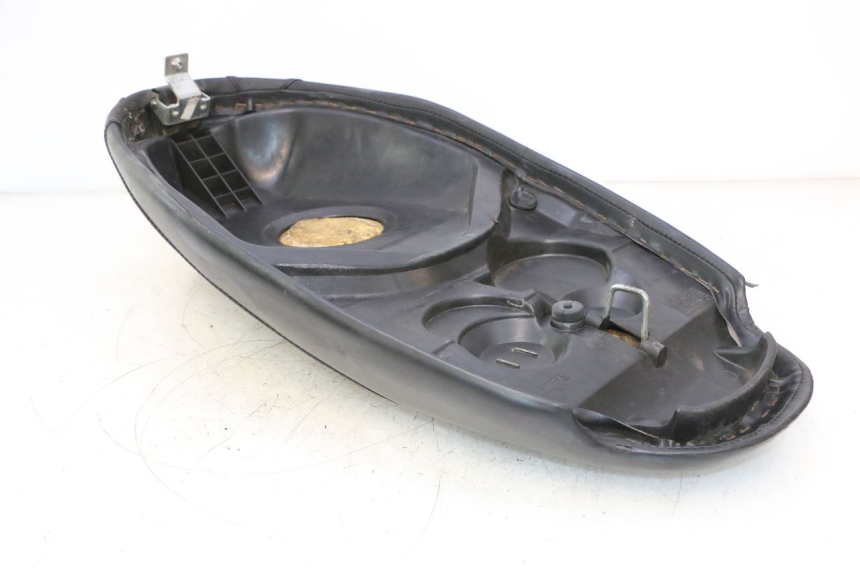 photo de SELLE PEUGEOT TREKKER 50 (1995 - 2004) - Zoom composants