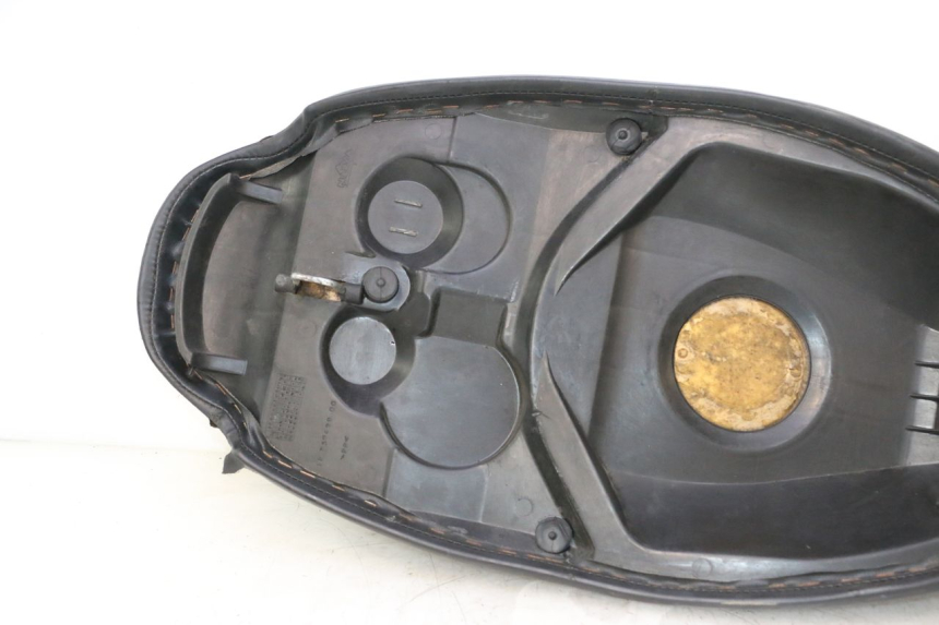 photo de SELLE PEUGEOT TREKKER 50 (1995 - 2004) - Inspection visuelle