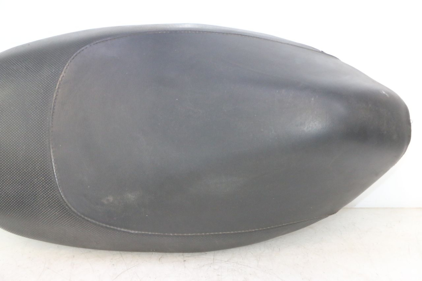 photo de SELLE PEUGEOT TREKKER 50 (1995 - 2004) - Détail de la pièce