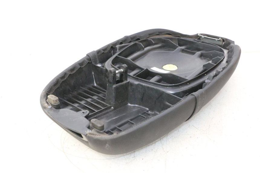photo de SELLE PIAGGIO TYPHOON 50 (2000 - 2009) - Points de fixation