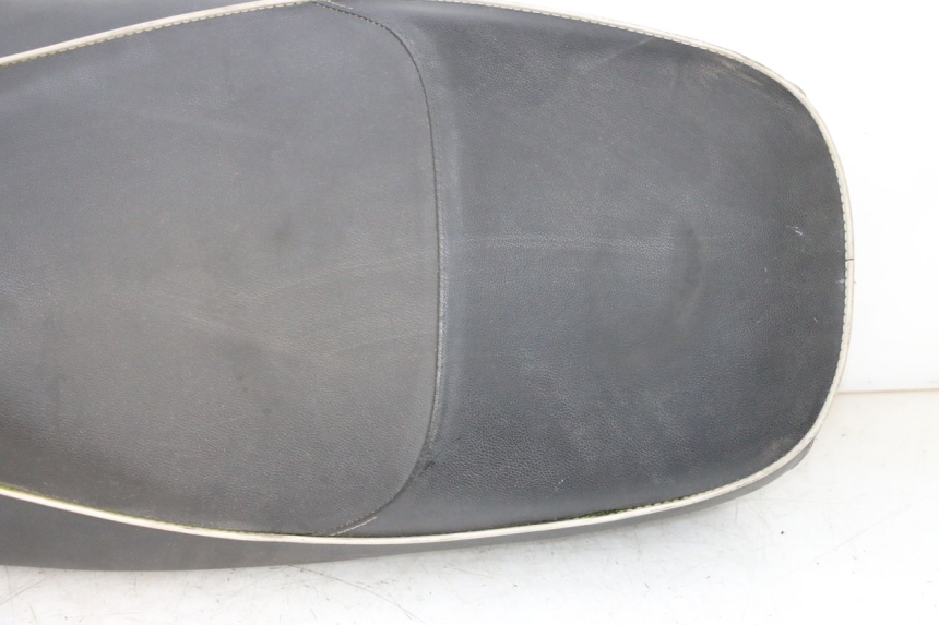 photo de SELLE PIAGGIO VESPA GTS SUPER IE 125 (2009 - 2016) - Aperçu profil