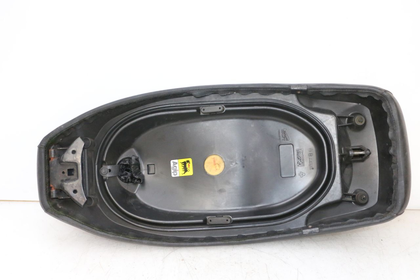 photo de SELLE PIAGGIO VESPA GTS SUPER IE 125 (2009 - 2016) - Pièce contrôlée