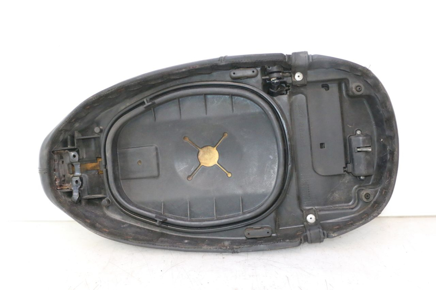 photo de SELLE PIAGGIO VESPA S 2T 50 (2007 - 2014) - Détail de la pièce