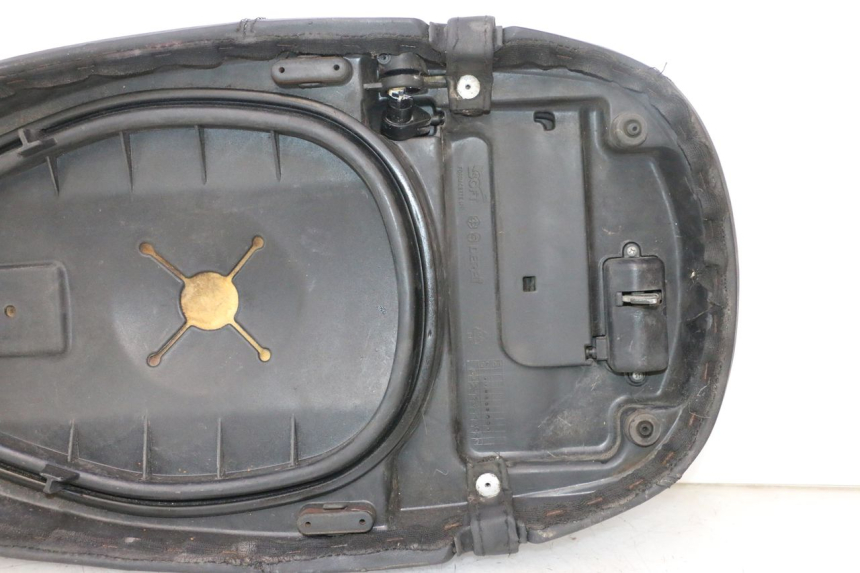 photo de SELLE PIAGGIO VESPA S 2T 50 (2007 - 2014) - Gros plan technique