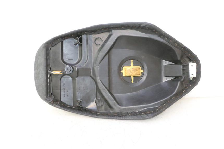 photo de SELLE PEUGEOT VIVACITY 50 (1998 - 2003) - Autre angle de vue