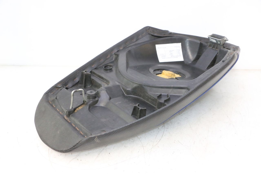 photo de SELLE PEUGEOT VIVACITY 50 (1998 - 2003) - Gros plan technique