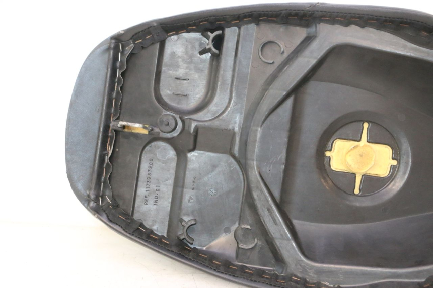 photo de SELLE PEUGEOT VIVACITY 50 (2004 - 2009) - État de surface