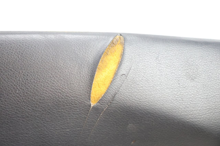 photo de SELLE PEUGEOT VIVACITY 100 (1999 - 2008) - Gros plan technique