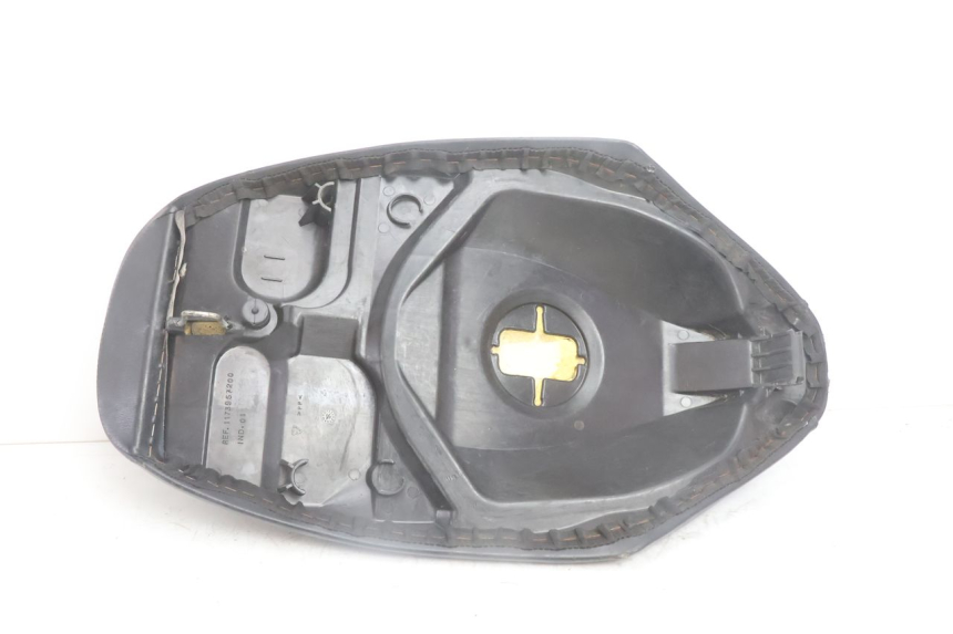 photo de SELLE PEUGEOT VIVACITY 100 (1999 - 2008) - État de surface