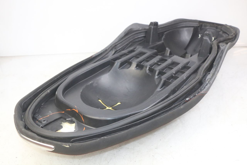 photo de SELLE YAMAHA X-MAX XMAX 125 (2010 - 2013) - Inspection visuelle