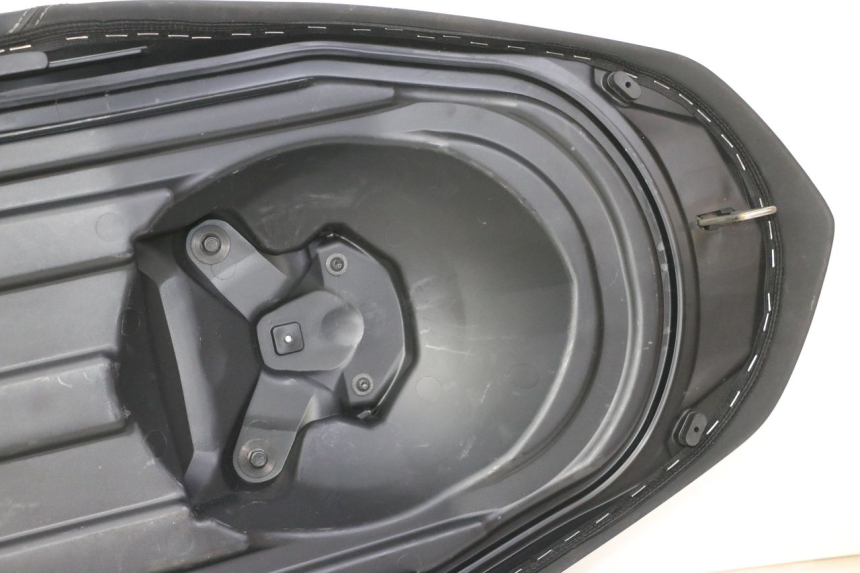 photo de SELLE YAMAHA XMAX X-MAX 125 (2021 - 2025) - Détails caractéristiques