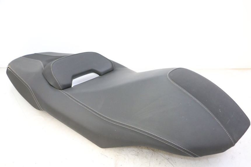 photo de SELLE YAMAHA XMAX X-MAX 125 (2021 - 2025) - Points de fixation