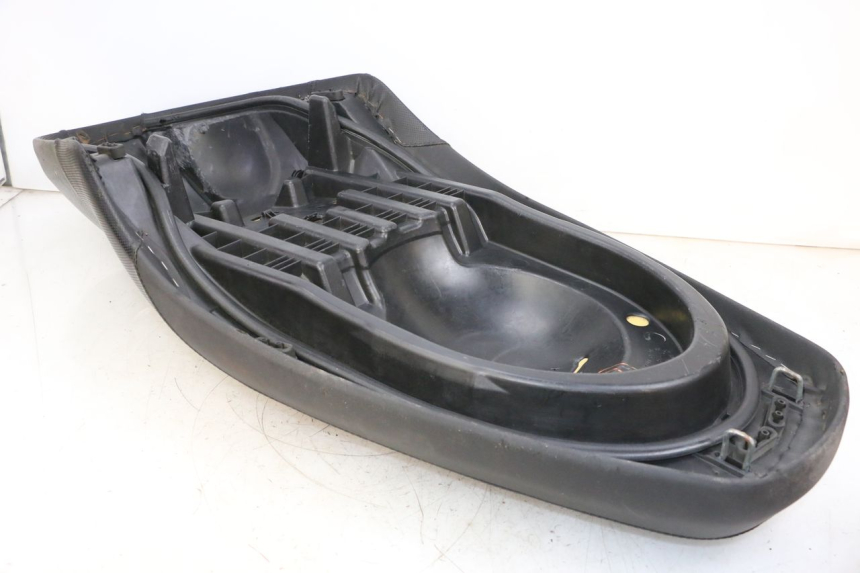 photo de SELLE YAMAHA XMAX X-MAX 125 (2006 - 2009) - Inspection visuelle