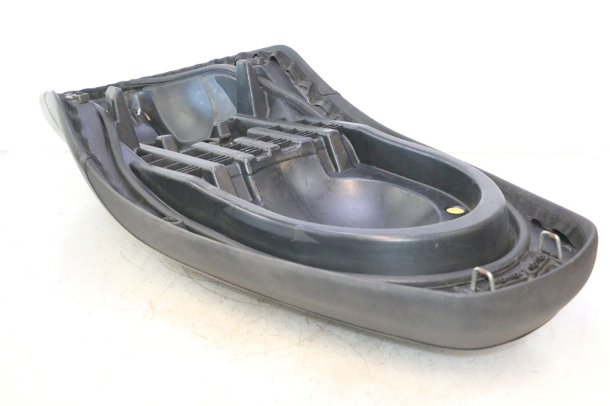 photo de SELLE YAMAHA XMAX X-MAX 125 (2006 - 2009) - Gros plan technique