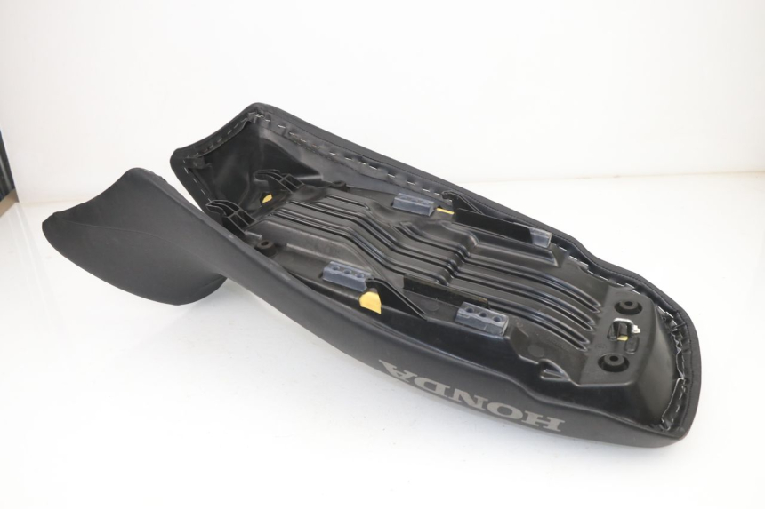 photo de SELLE HONDA XLV VARADERO 125 (2000 - 2006) - Zoom état d’usage