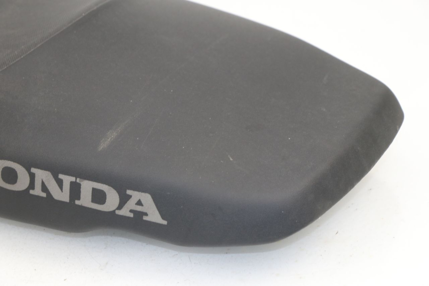 photo de SELLE HONDA XLV VARADERO 125 (2000 - 2006) - Marquages et références