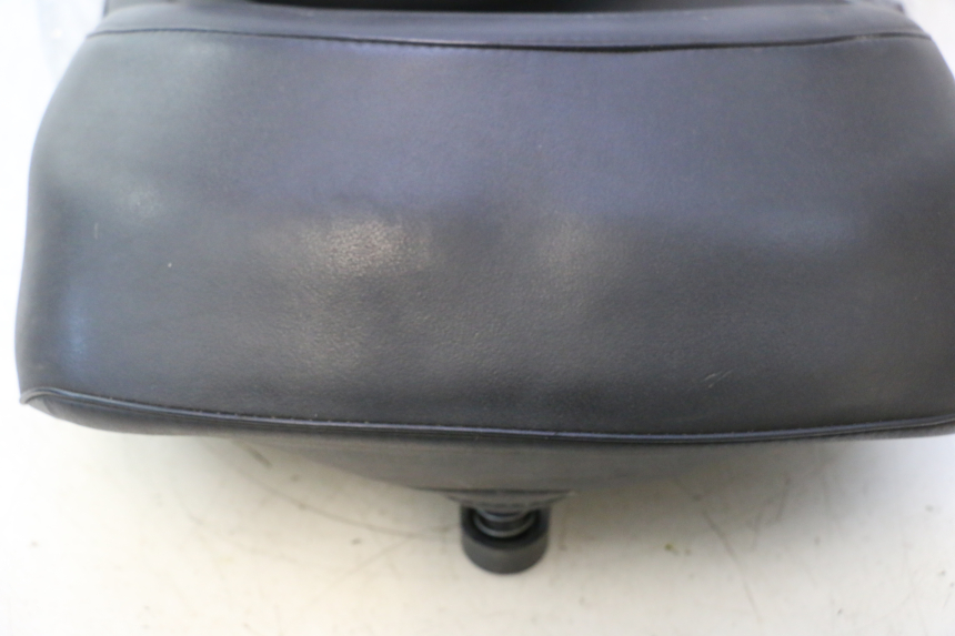 photo de SELLE YAMAHA YP MAJESTY 125 (2007 - 2010) - Gros plan technique