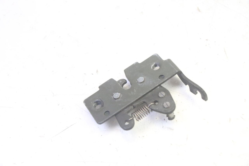 photo de SERRURE SELLE PIAGGIO MP3 RL 250 (2007 - 2010) - Autre angle de vue